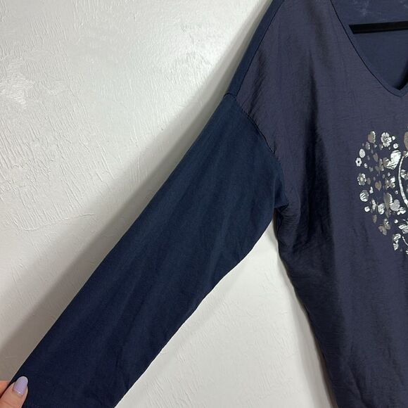 NT By Amati Mixed Media Foil Heart Long Sleeve V-neck Top In Navy One Size - Picture 2 of 7
